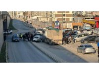 Freni arızalanan hafriyat kamyonunun 5 aracı biçtiği kaza kamerada