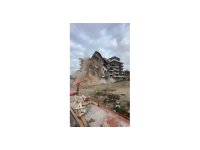 7 katlı binanın korna sesiyle yerle bir olduğu anlar kamerada