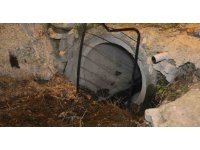 Kanalizasyon borusuna sıkışan buzağıyı itfaiye kurtardı