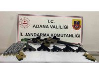 Jandarma bir araçta 6 silah ele geçirdi