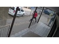 Yolda yürüyen kadın saldırıya uğradı, o anlar kameraya yansıdı