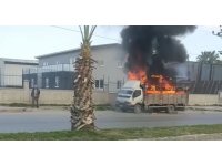 Alev alev yanan kamyoneti ile trafikte seyretti