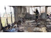 Prefabrik ev alevlere teslim oldu