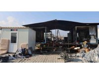 Depremde evleri yıkılan ailenin konteyner yuvası alevlere teslim oldu