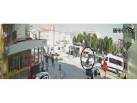 Motorlu bisiklet ile cenaze aracı çarpıştı: 2 yaralı