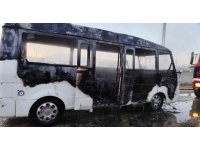 Isparta’da alev alan okul servisindeki 2 öğrenci son anda kurtarıldı