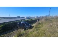 Manavgat-Antalya yolunda otomobil şarampole devrildi: 1 yaralı