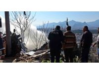 Evinin yanışını çaresiz gözlerle izledi, odaların halini görünce başını duvara yaslayıp öylece kaldı