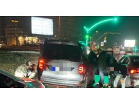 Uyuşturucu satıcısı kırmızı ışıkta beklerken yakalandı