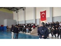 Gençler, terörizm ve güvenlik konusunda bilgilendiriliyor