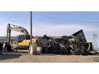 Hatay’da alevlere teslim olan konteyner yatakhane kullanılmaz hale geldi