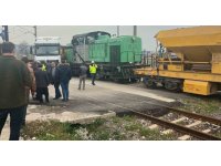 Osmaniye’de yük treniyle hafriyat kamyonu çarpıştı: 1 kişi yaralandı