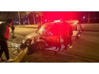 İhbara giderken kaza yapan polis memuru, vatandaşların müdahalesiyle kurtarıldı