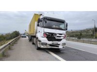 Tırla otomobil çarpıştı: 2 ölü 1 yaralı