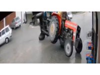 Traktörün römorku şaha kalktı, facia kıl payı atlatıldı