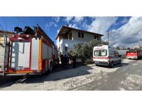 Antalya’da müstakil ev yangınında 2 kişi dumandan etkilendi
