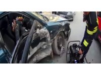 Mersin’de otomobilde sıkışan sürücüyü itfaiye ekipleri kurtardı