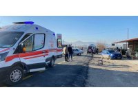 Osmaniye’de iki otomobil kafa kafaya çarpıştı: 3 yaralı