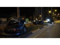 Ağaca çarpan otomobil ikiye bölündü: 1 yaralı