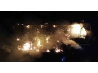 Mersin’de çiftlik yangını geceyi aydınlattı