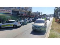 Manavgat’ta otomobile arkadan çarpan motosikletli yaralandı
