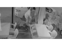 Mersin’de ilginç olay: Otomobille gelip çiçeği çaldı