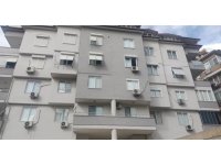 Alanya’da 4. kattan düşen kadın ağır yaralandı