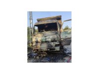 Yanan araca müdahale eden sürücü yaralandı