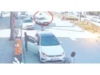 Önüne çıkan otomobile çarpmamak için direksiyonu kıran motosikletli yaralandı