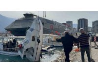 Kuvvetli fırtınayla alabora olan tekne vinçle kurtarıldı