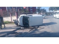 Devrilen aracın sürücüsü yaralı kurtuldu