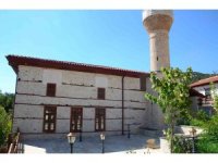 Antalya’da 600 yıllık Sarıhacılar Camisi, restorasyon sırasında alınan eserlerin iadesini bekliyor