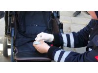 Topladığı paraları bebek arabasına saklamış