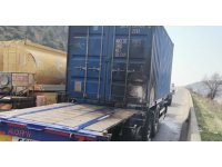 Osmaniye’de seyir halindeki tırın dorsesi yandı