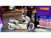 Park halindeki tıra çarpan motosikletin sürücüsü yaralandı
