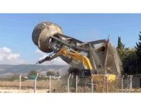 Su kulesi kağıt gibi yerle bir oldu