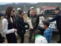 Feke’de öğrenciler fidanları toprakla buluşturdu