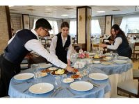 Bu otel, turizm sektörünün ara eleman sorununu çözüyor