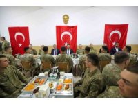 Vali Masatlı iftarını Mehmetçikle birlikte yaptı