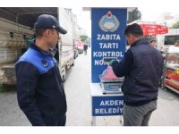 Akdeniz Belediyesi zabıta ekipleri pazar yerini denetledi