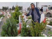 Deprem şehitliğinde buruk ziyaret