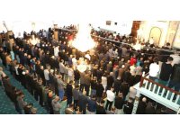 Burdur’da bayram namazında camiler doldu taştı