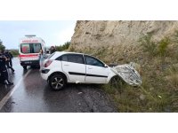 Yolcu otobüsü otomobille çarpıştı: 2 ölü