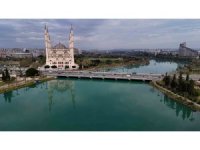 Merkez Camii, ihtişamı ve şifreleriyle dikkat çekiyor