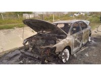 İki farklı yerde yanan otomobiller demir yığınına döndü