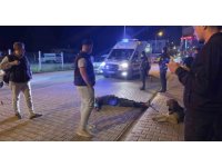 Alkol komasına giren vatandaşı sokak köpeği yalnız bırakmadı