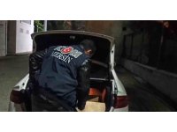 Otomobil değil silah deposu: 44 tabanca ele geçirildi