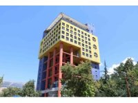 Yıkılan "Dünyanın en saçma binası"nın yerine iş hanı yapılıyor