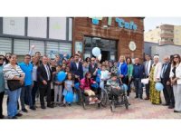 Tarsus’ta çocuklar gökyüzüne balon bıraktı