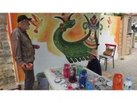 Tarsus duvarları renkleniyor